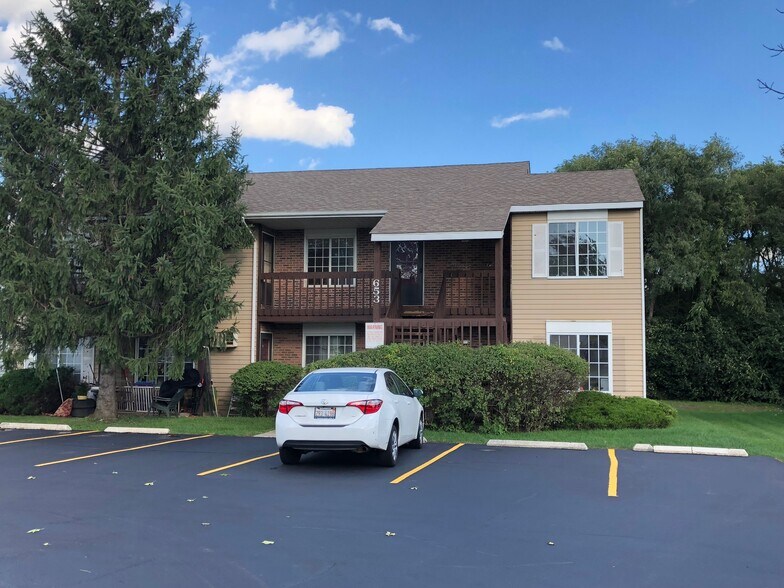 Building front view - 653 Swan Dr