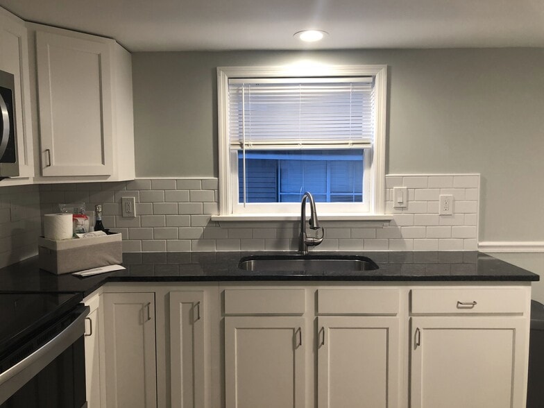 Building Photo - 108 Clinton St