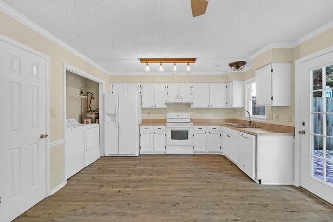 Building Photo - 105 Choisy Crescent
