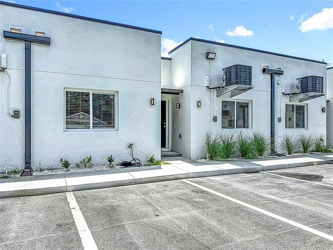 Building Photo - 326 S Grosse Ave