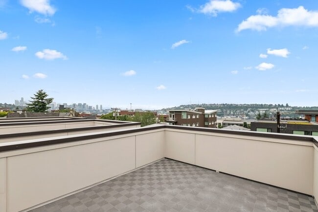 Building Photo - ULTRA-MODERN Townhome w/AC and Views in th...