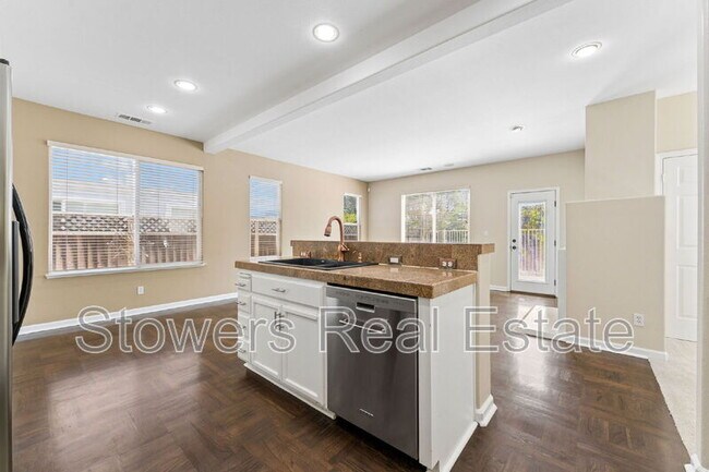 Building Photo - 137 Woodcrest Dr