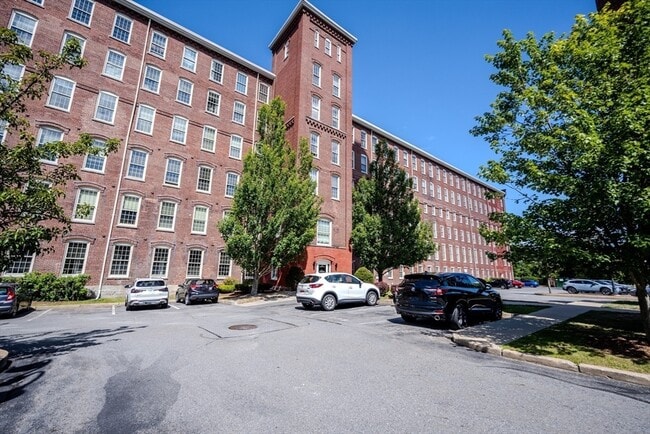 Building Photo - 52 Lawrence Dr