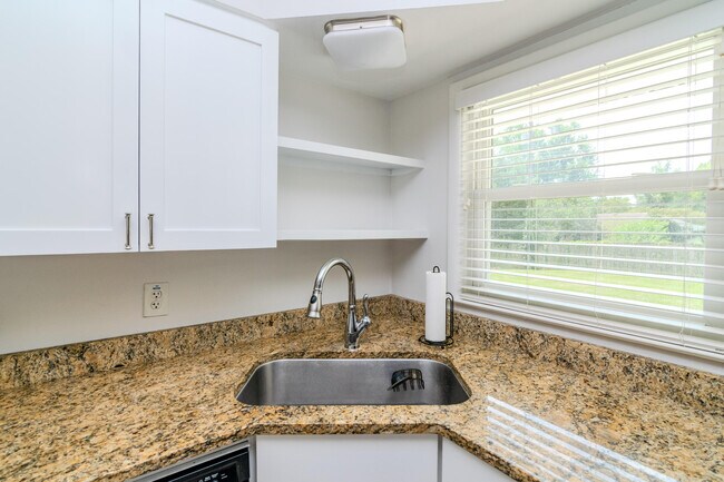 Building Photo - 282 Zandale Dr