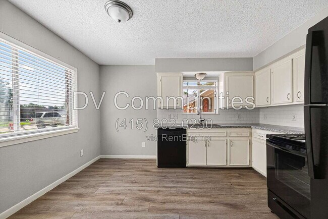 Building Photo - 16835 S Lighthouse Dr