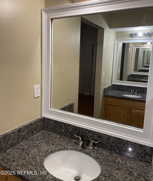 Building Photo - 7701 Baymeadows Cir W