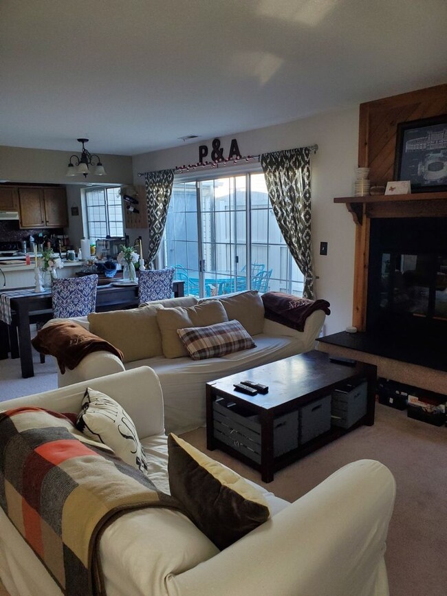Building Photo - 2 bed / 2.5 bath condo near the oceanfront