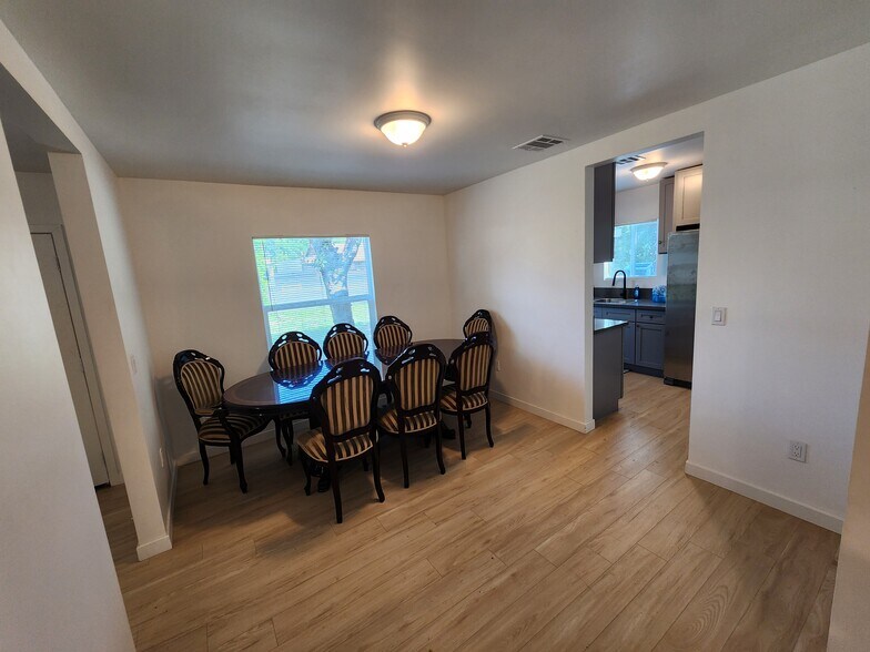 Building Photo - 9682 Sunland Blvd