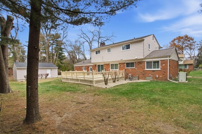 Building Photo - 32901 Blossom Ct