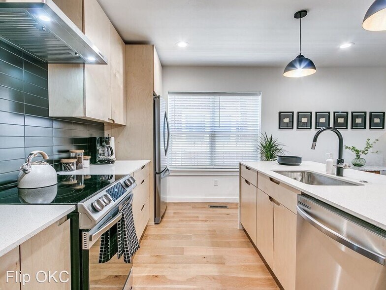 Building Photo - 808 NW 23rd St