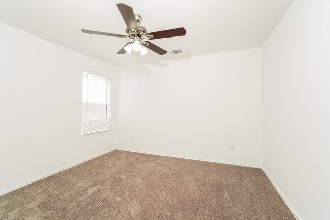 Building Photo - 2412 Lake Hls