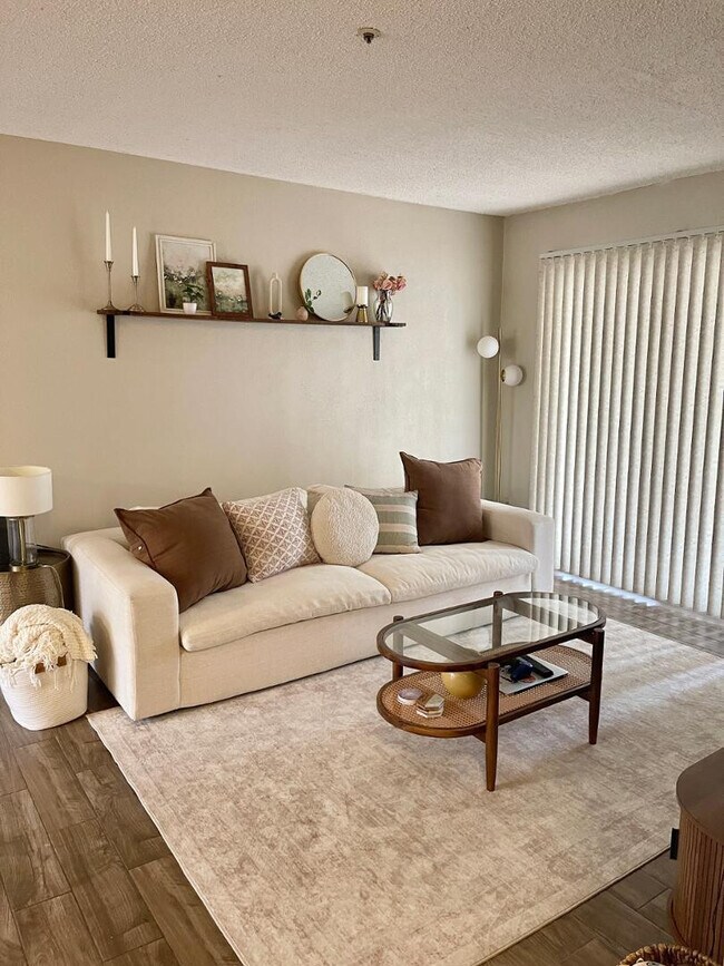 Building Photo - 10610 S 48th St