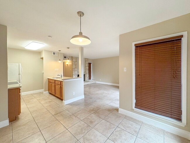 Building Photo - 3843