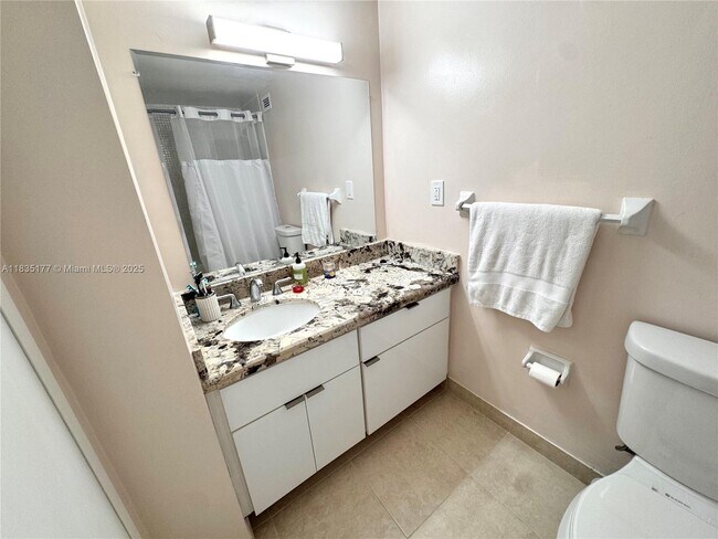 Building Photo - 2899 Collins Ave