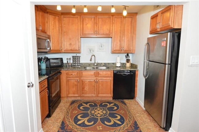 Building Photo - 213 Sea Horse Dr SE