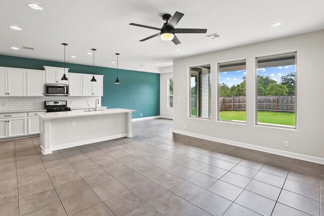 Building Photo - 4 Bedroom/3 bath home Southglen Subdivision