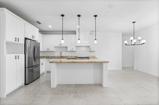 Building Photo - 905 Rotonda Ln