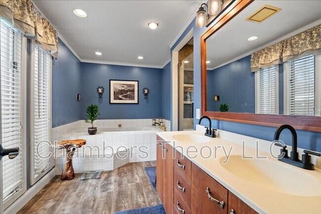 Building Photo - 8709 Hidden Hill Ln