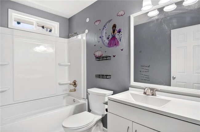 Building Photo - 808 Emerald Chase