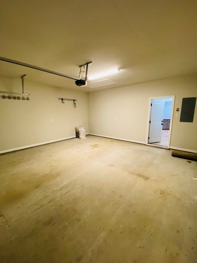 Building Photo - 503 Elwick Dr