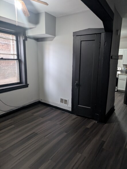 Building Photo - 1221 S Avers Ave