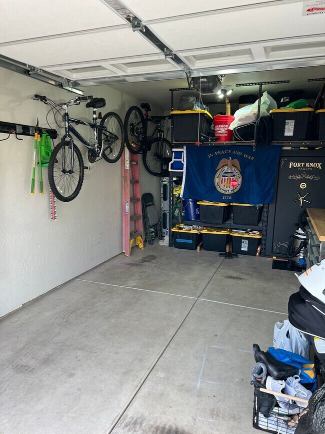 Building Photo - Cozy & Spacious Townhome for Rent