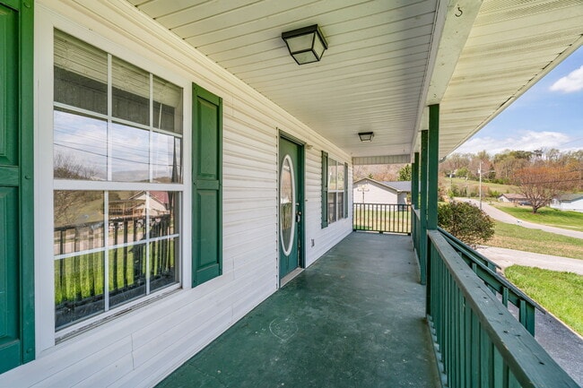 Building Photo - 182 Megan Ln