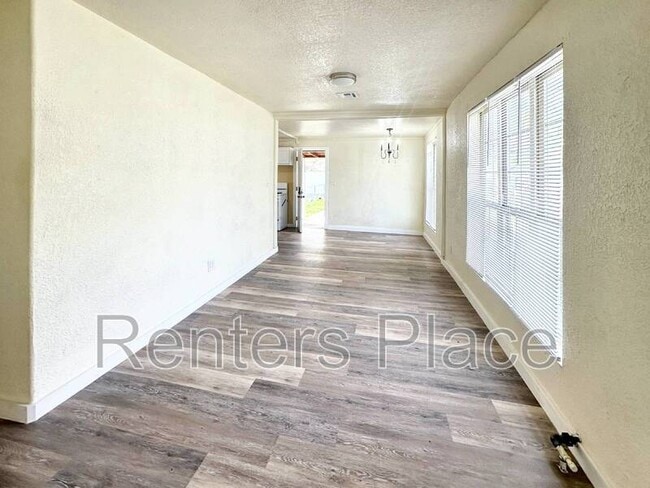 Building Photo - 201 S Ora St