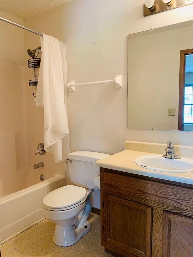 Building Photo - 3 BR 2.5 BA with attached 2-car garage - Gahanna Schools