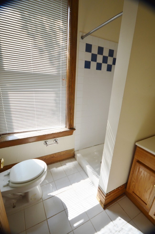 Floorplan - 854 W. Waveland