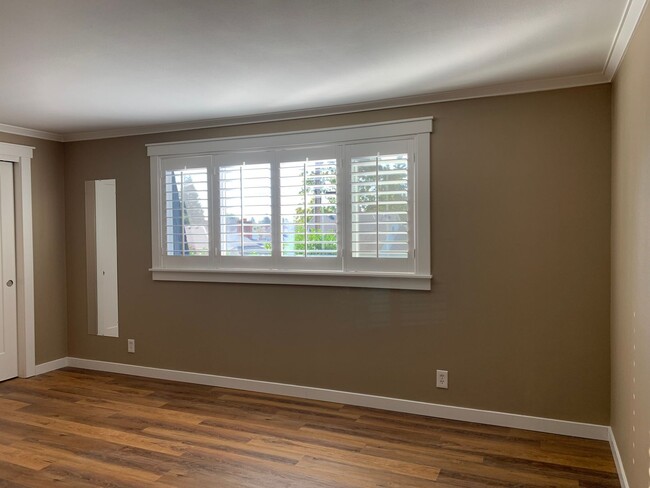 Building Photo - Gorgeously remodeled 2 bed 2.5 bath duplex...