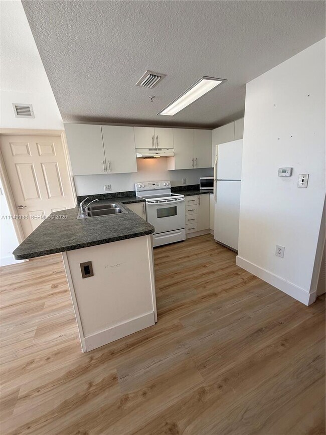 Building Photo - 3410 Coral Wy