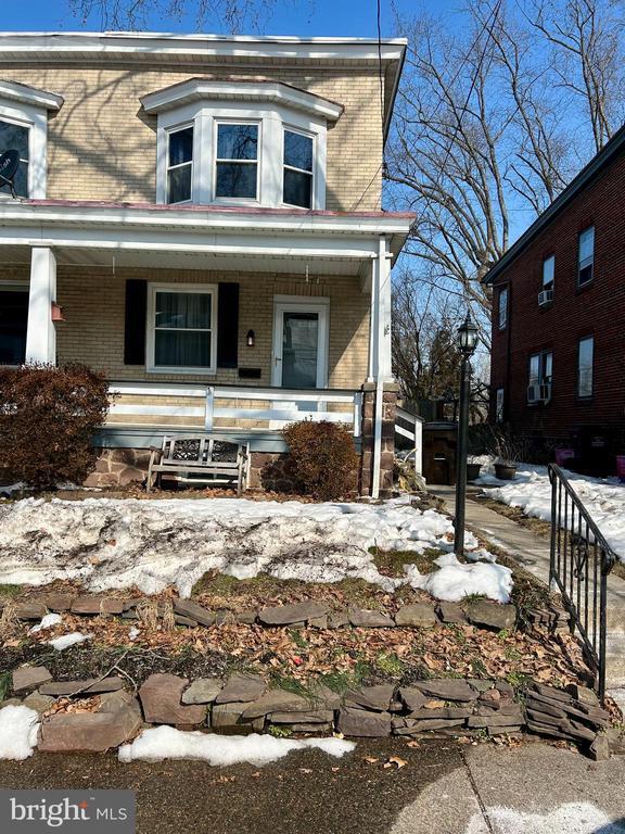 Building Photo - 133 E Main St