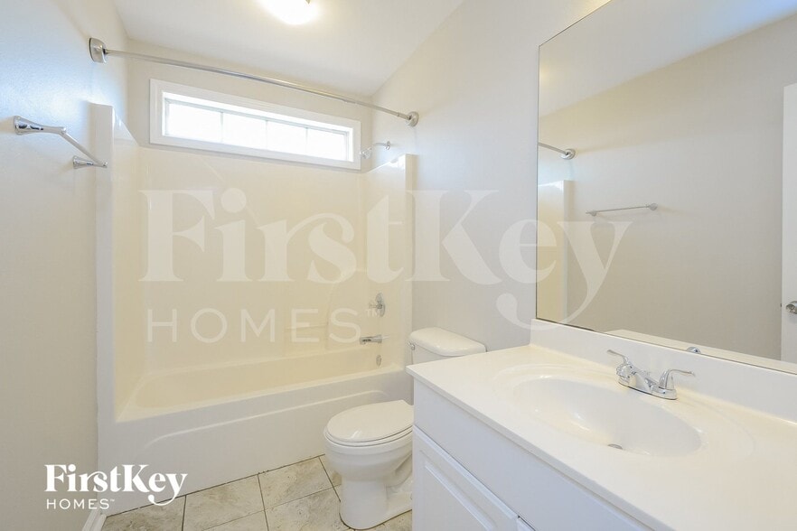 Building Photo - 237 Silverstone Ln