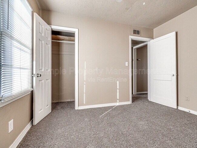 Building Photo - 4001 N Rockwell Ave