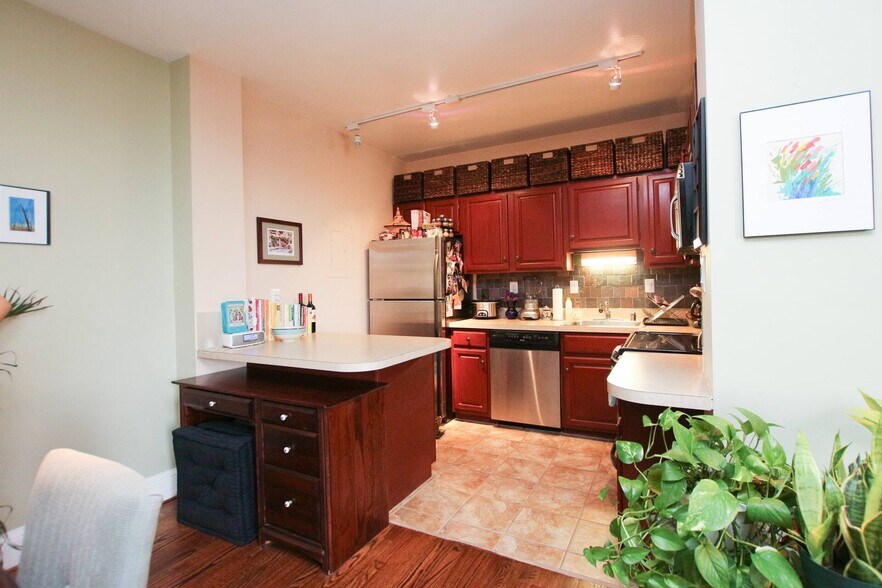 Building Photo - 1325 13th St NW