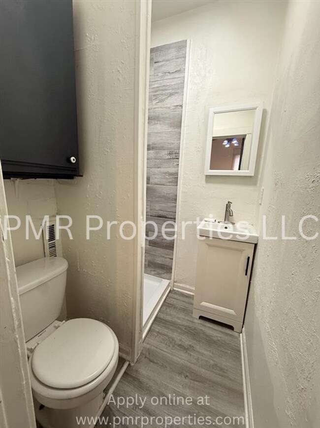 Building Photo - 902 5th Ave