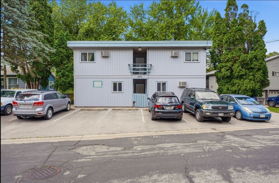 Building Photo - 604 Bartels St