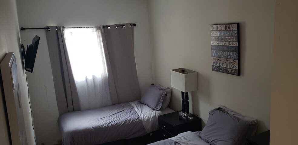 Building Photo - 466 S Wetherly Dr