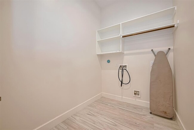Building Photo - 9404 Glenfield Ct