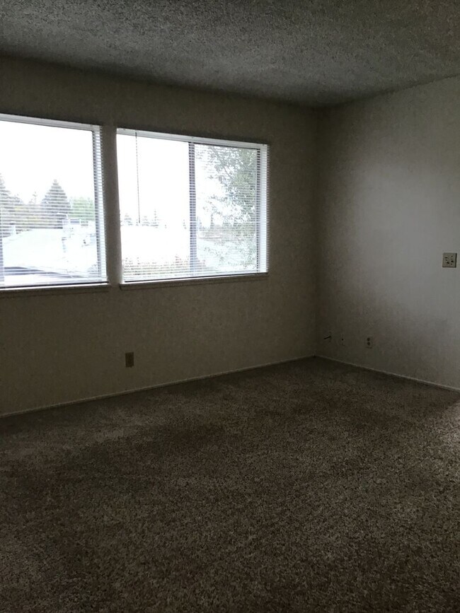 Building Photo - 1119 Casita Dr