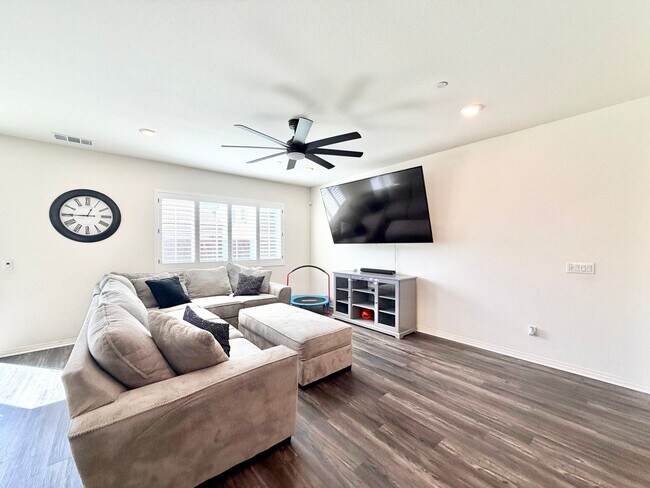 Building Photo - Spacious Heritage Lake Home with Solar & Main-Level Primary Suite