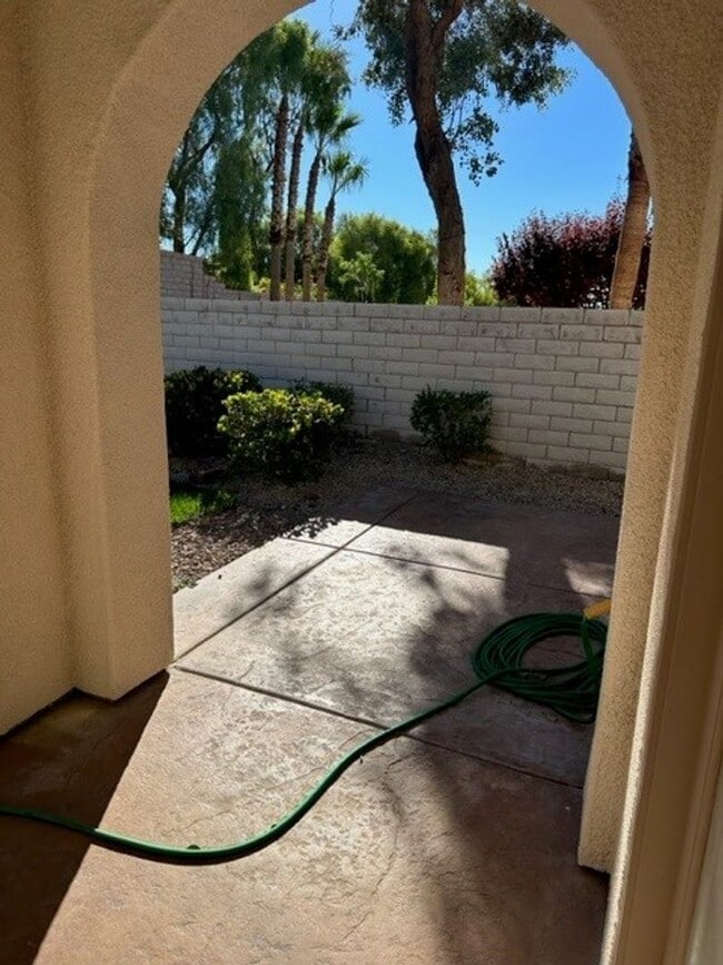 Building Photo - Beautiful 4 bedroom home In Paseos Summerlin - First Month Free!!  Minutes from DT Summerlin