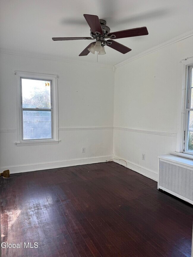 Building Photo - 105 Clermont St