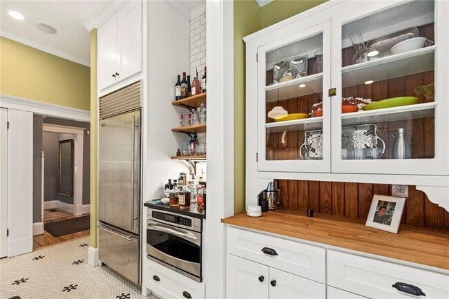 Building Photo - 976 Adair Ave NE