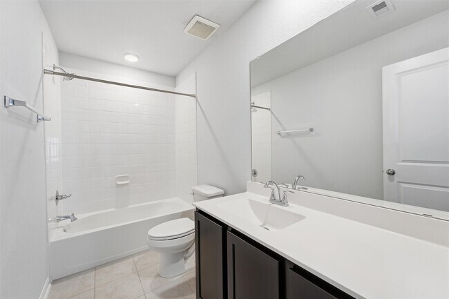 Building Photo - 2526 Bayrose Dr