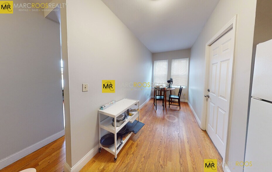 Building Photo - 344 Putnam Ave