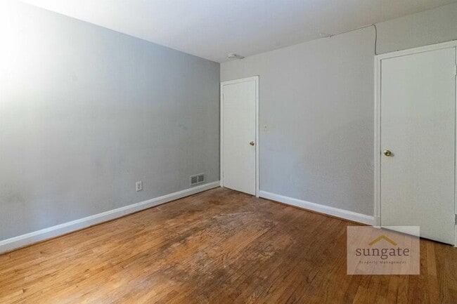 Building Photo - 326 Lincoln Ave