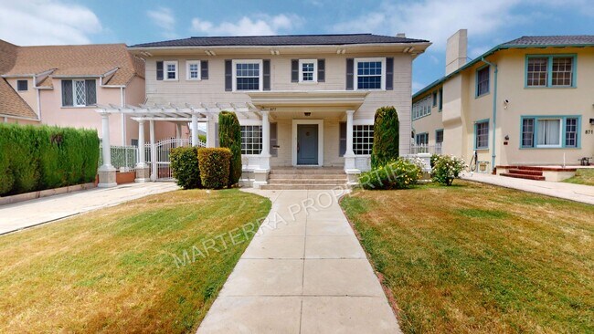 Building Photo - Charming 4-Bedroom Home in Wilshire Park HPOZ – Private Decks, Backyard & Garage!