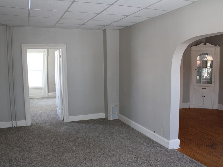 Spacious living room. - 28 5th St